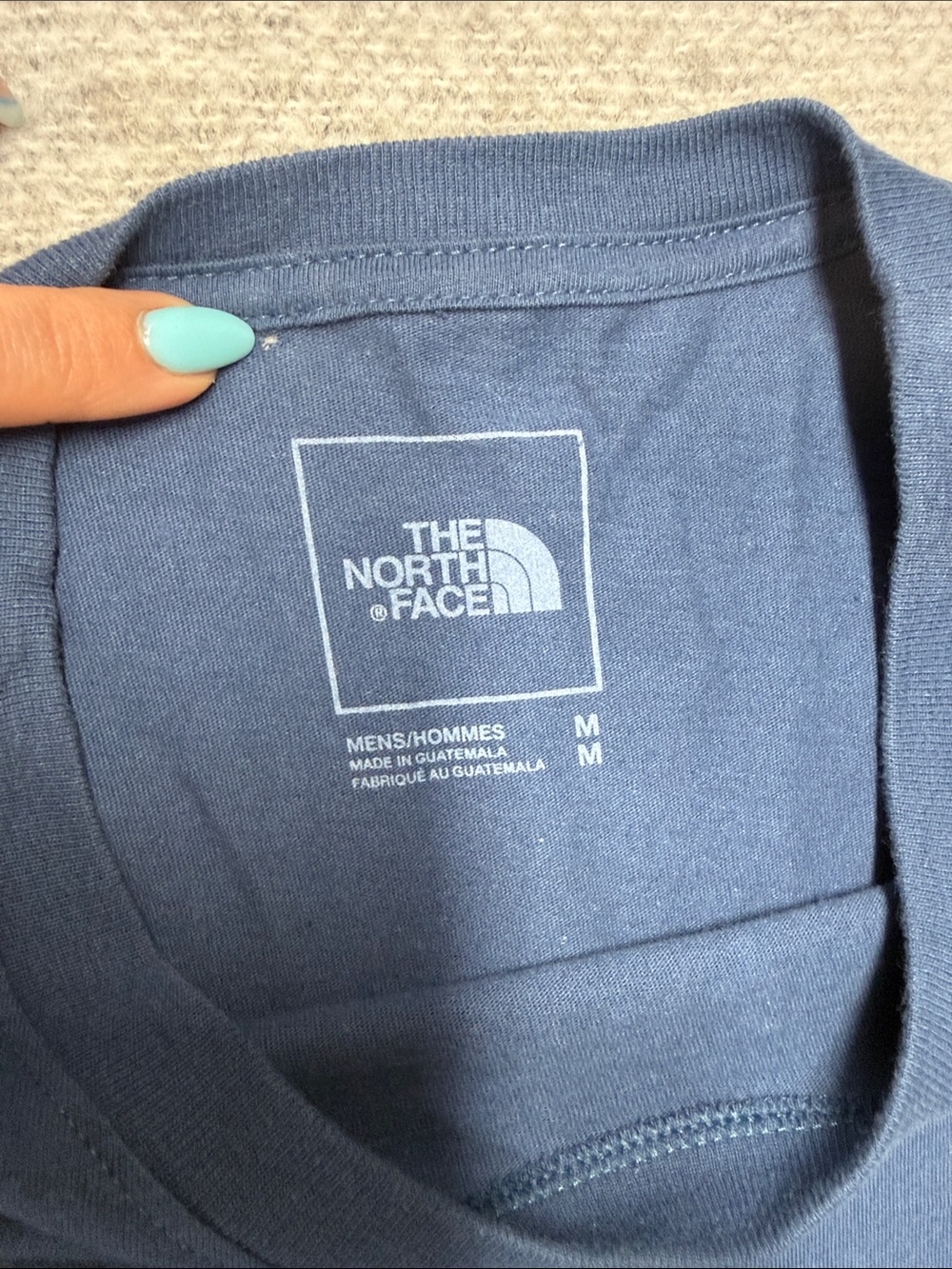 The North Face Navy Long Sleeve Logo Tee with White Sleeve Print Size M (hole) - Picture 3 of 6